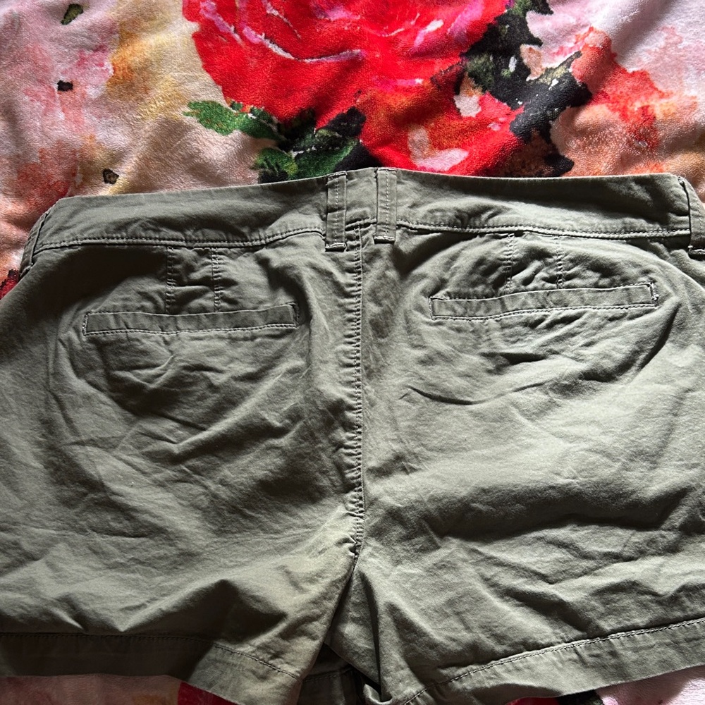 Old Navy Women's Olive Cargo Shorts - Picture 2 of 2